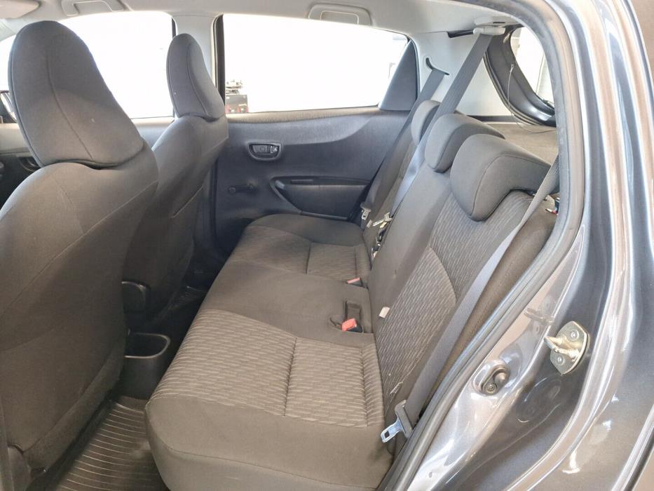 TOYOTA Yaris 2013