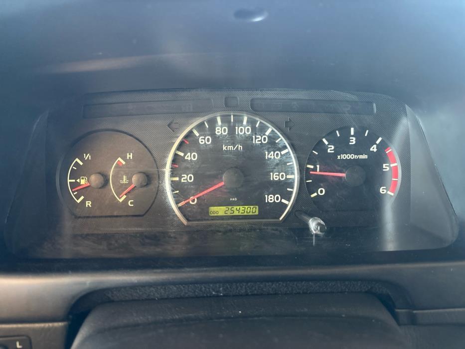 TOYOTA Hiace 2011