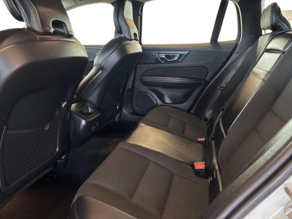 VOLVO V60 2021