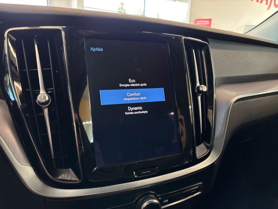 VOLVO V60 2021