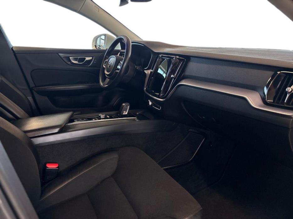 VOLVO V60 2021