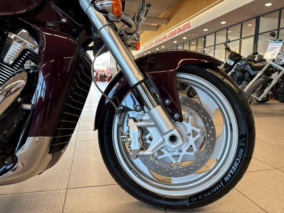 SUZUKI Intruder 2010