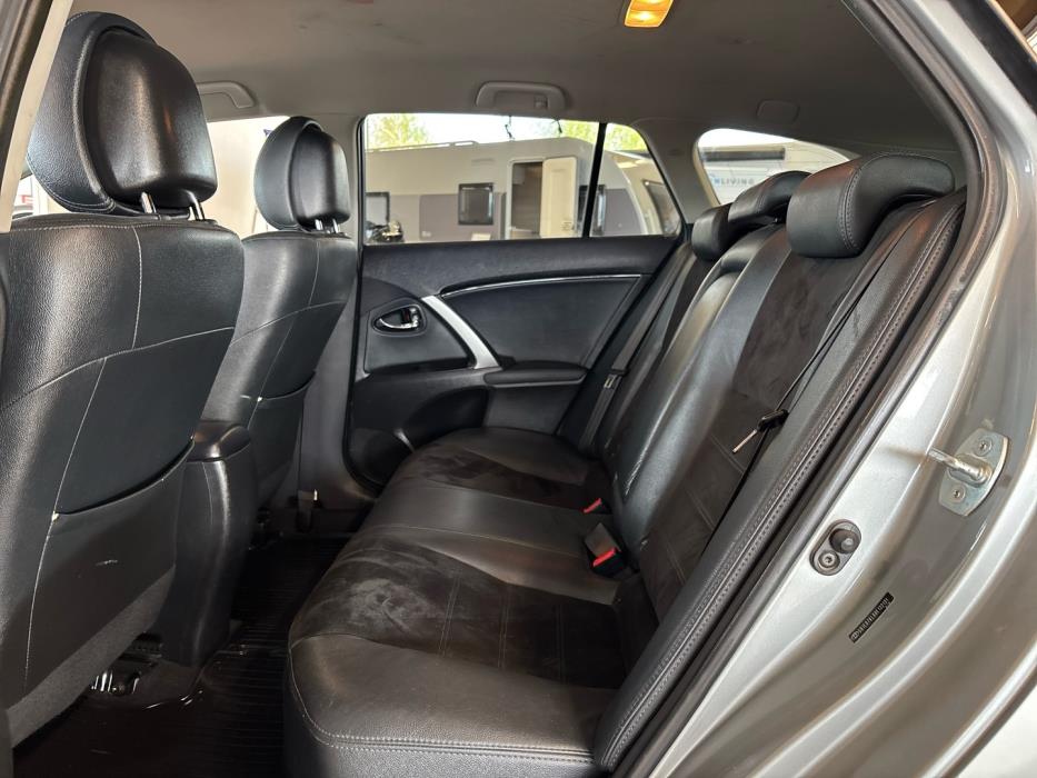 TOYOTA Avensis 2014