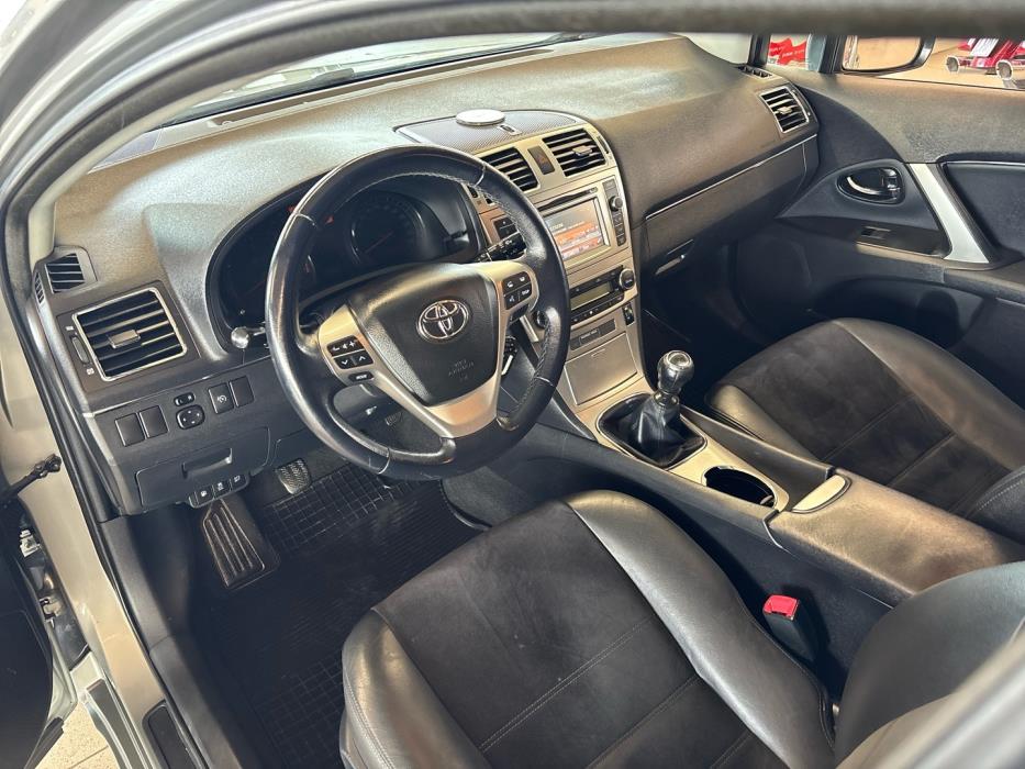 TOYOTA Avensis 2014