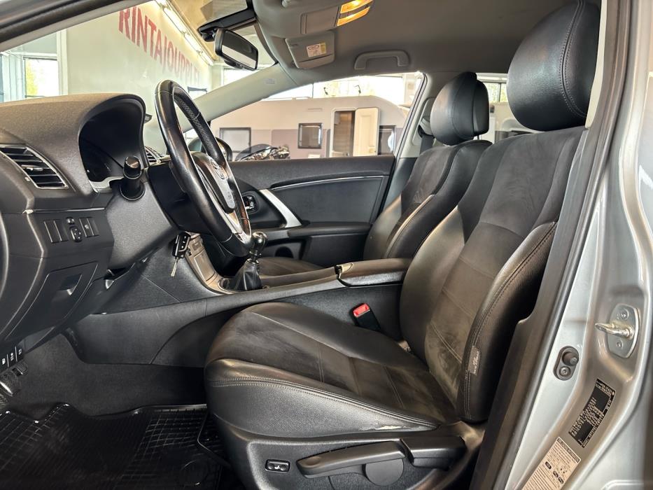 TOYOTA Avensis 2014