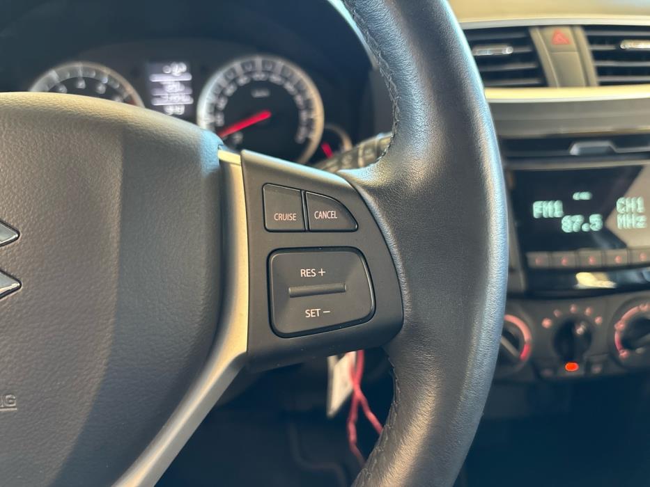 SUZUKI Swift 2015
