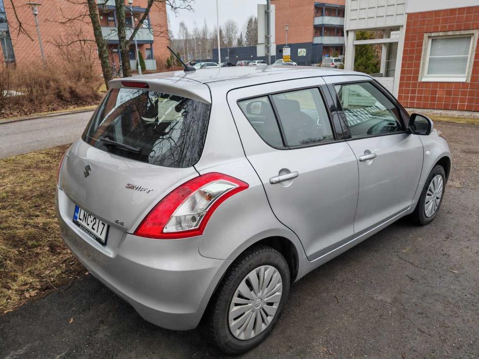 SUZUKI Swift 2015