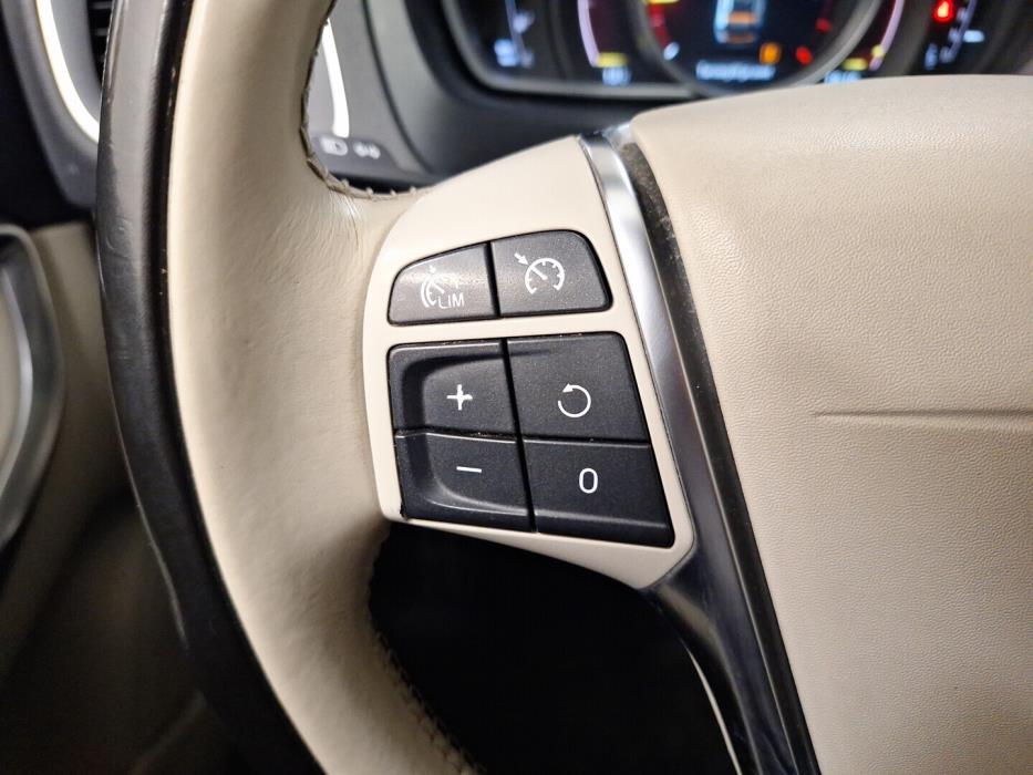 VOLVO V40 Cross Country 2017