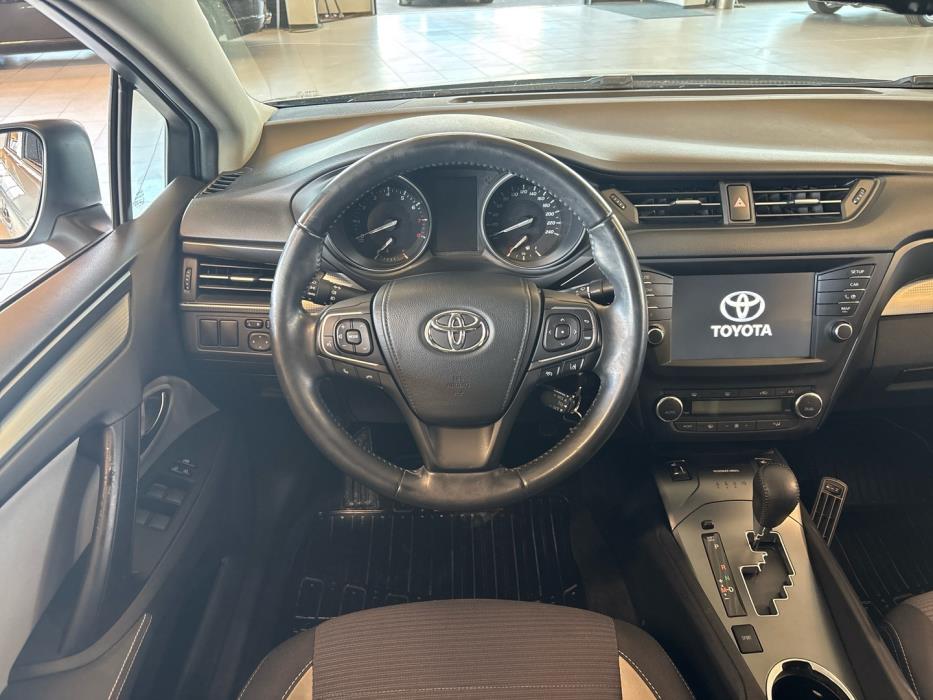 TOYOTA Avensis 2018