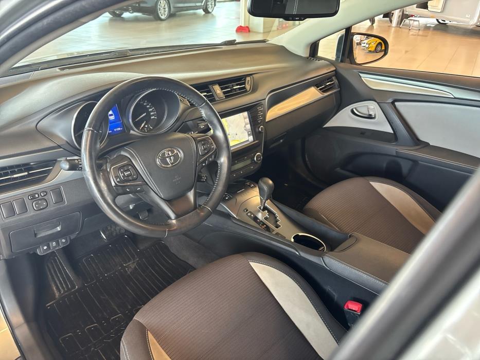 TOYOTA Avensis 2018