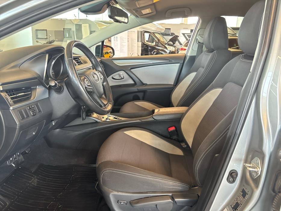 TOYOTA Avensis 2018