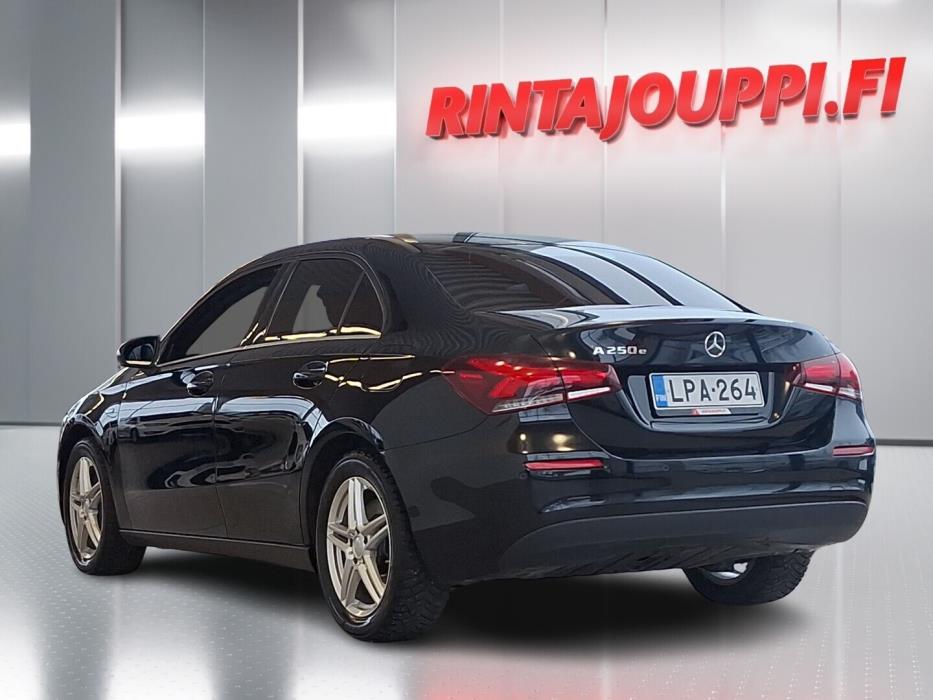 MERCEDES-BENZ A 2020