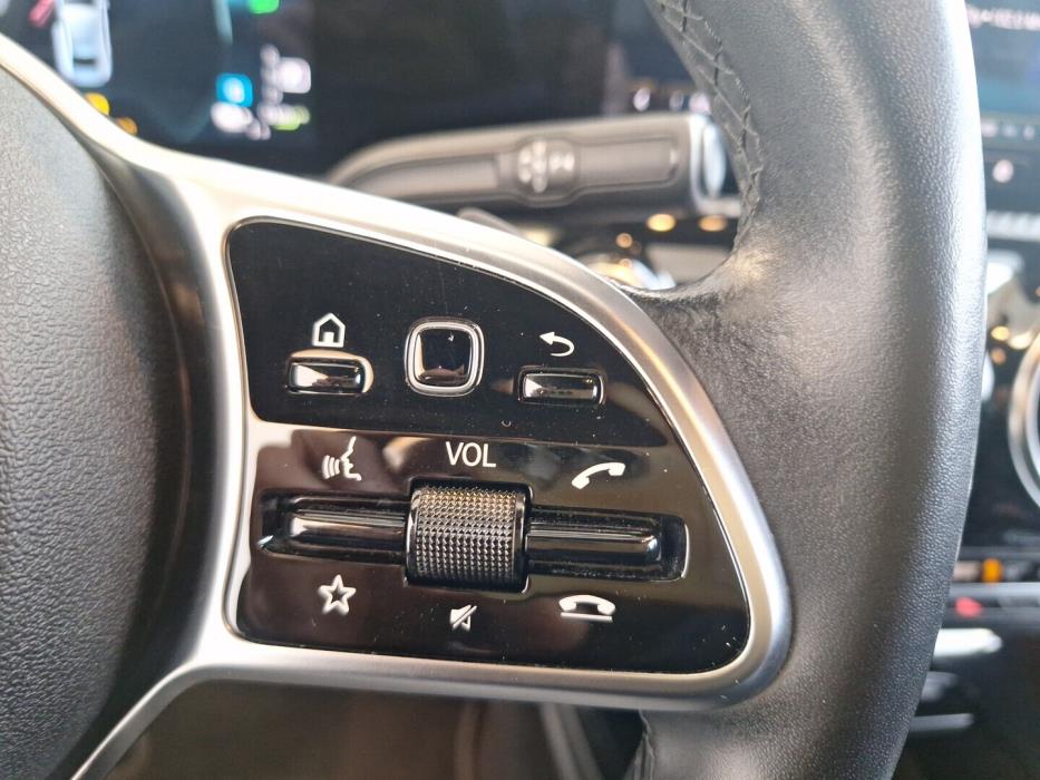 MERCEDES-BENZ A 2020