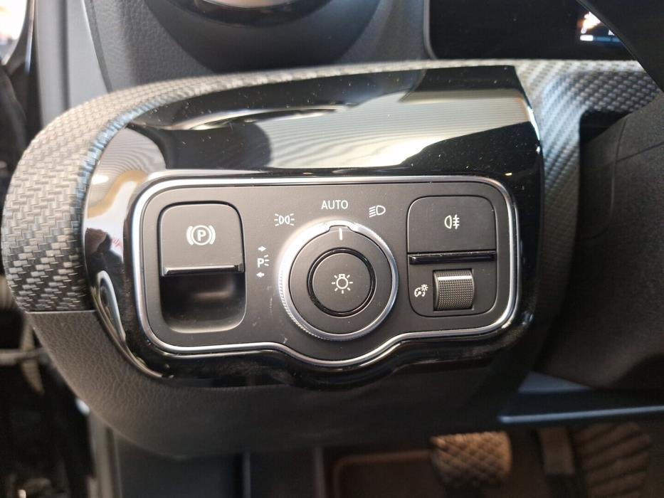 MERCEDES-BENZ A 2020