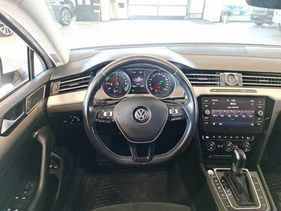 VOLKSWAGEN Passat 2018