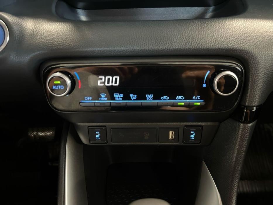 TOYOTA Yaris 2021