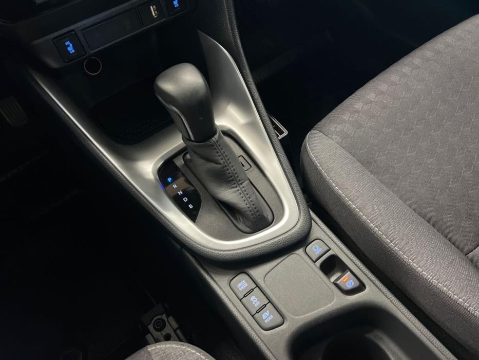 TOYOTA Yaris 2021