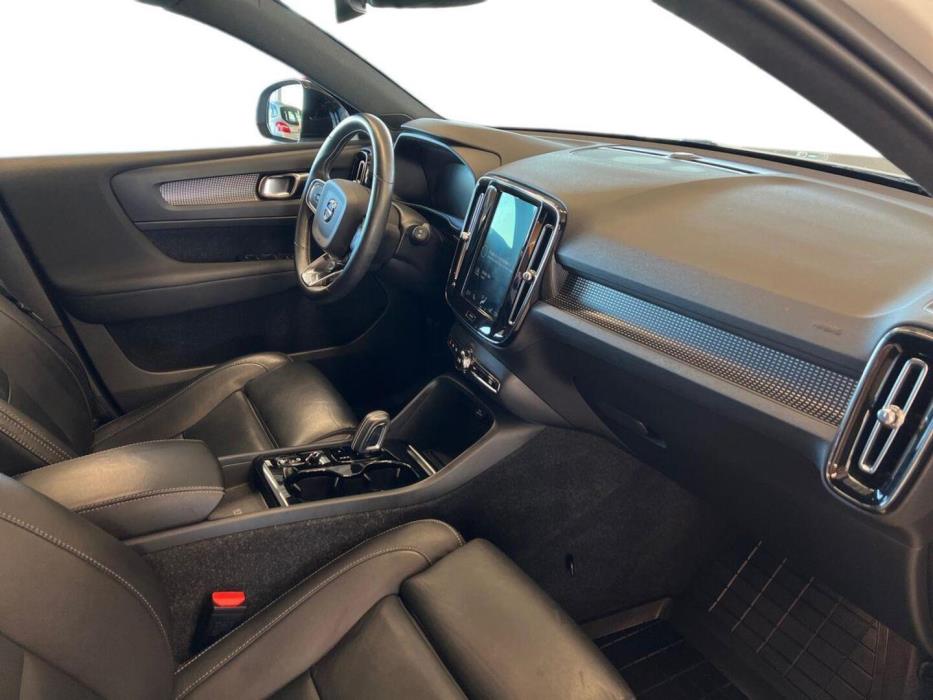 VOLVO XC40 2020