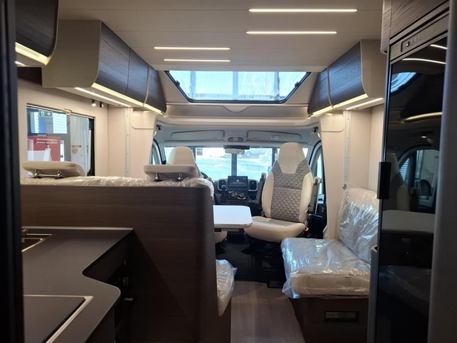 ADRIA MATRIX SUPREME 670 SL 2026