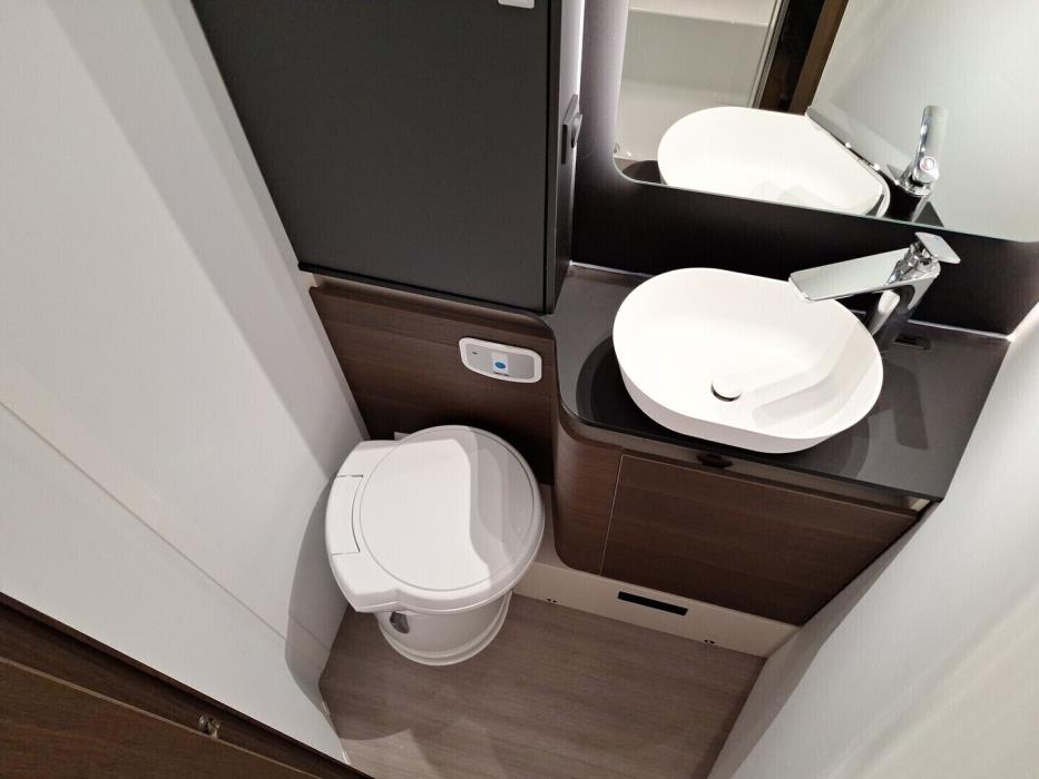ADRIA MATRIX SUPREME 670 DC 2026