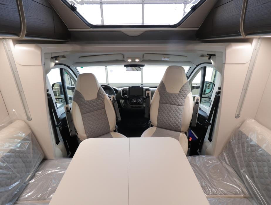 ADRIA MATRIX SUPREME 670 DC 2026