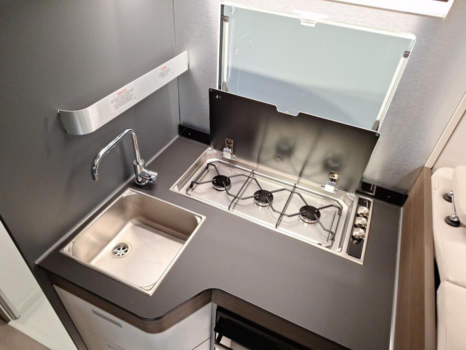 ADRIA MATRIX SUPREME 670 SC 2026