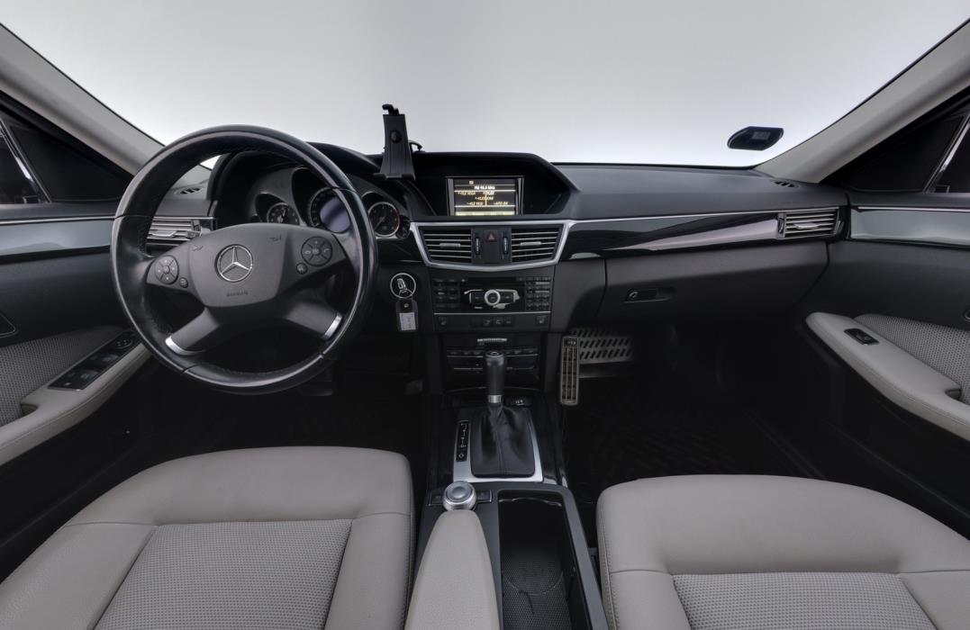 MERCEDES-BENZ E 2011