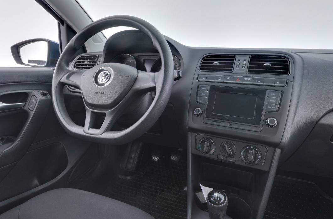 VOLKSWAGEN Polo 2015