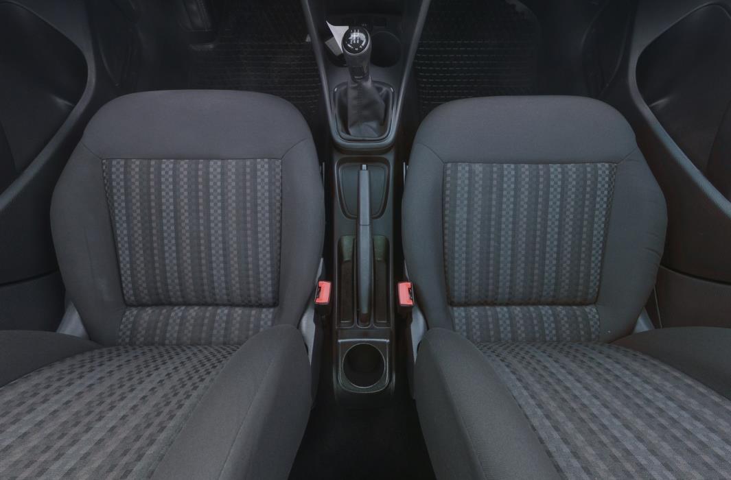 VOLKSWAGEN Polo 2015