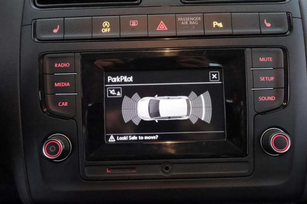 VOLKSWAGEN Polo 2015