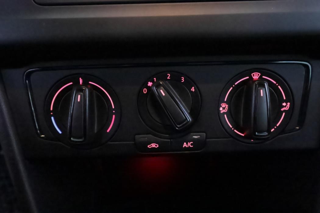 VOLKSWAGEN Polo 2015