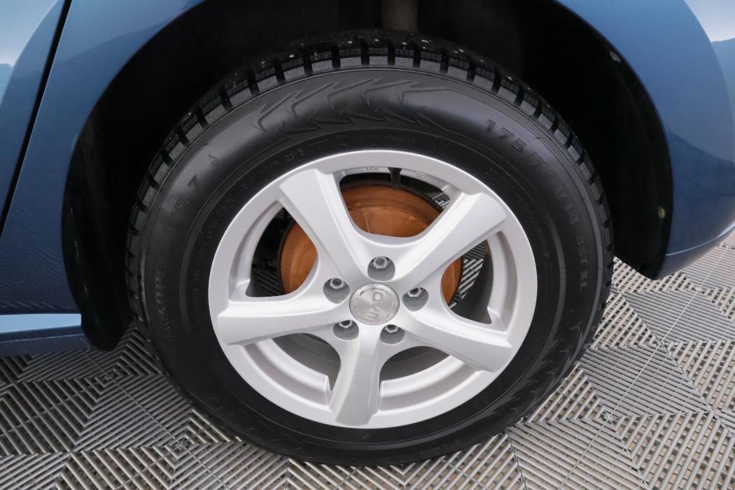 VOLKSWAGEN Polo 2015