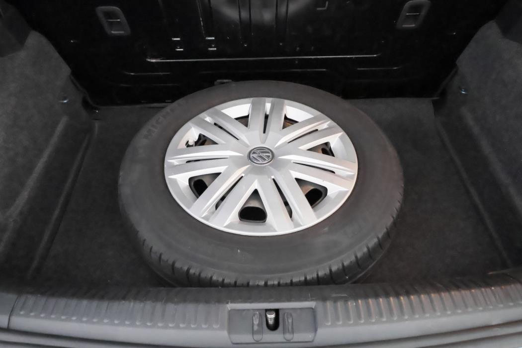 VOLKSWAGEN Polo 2015