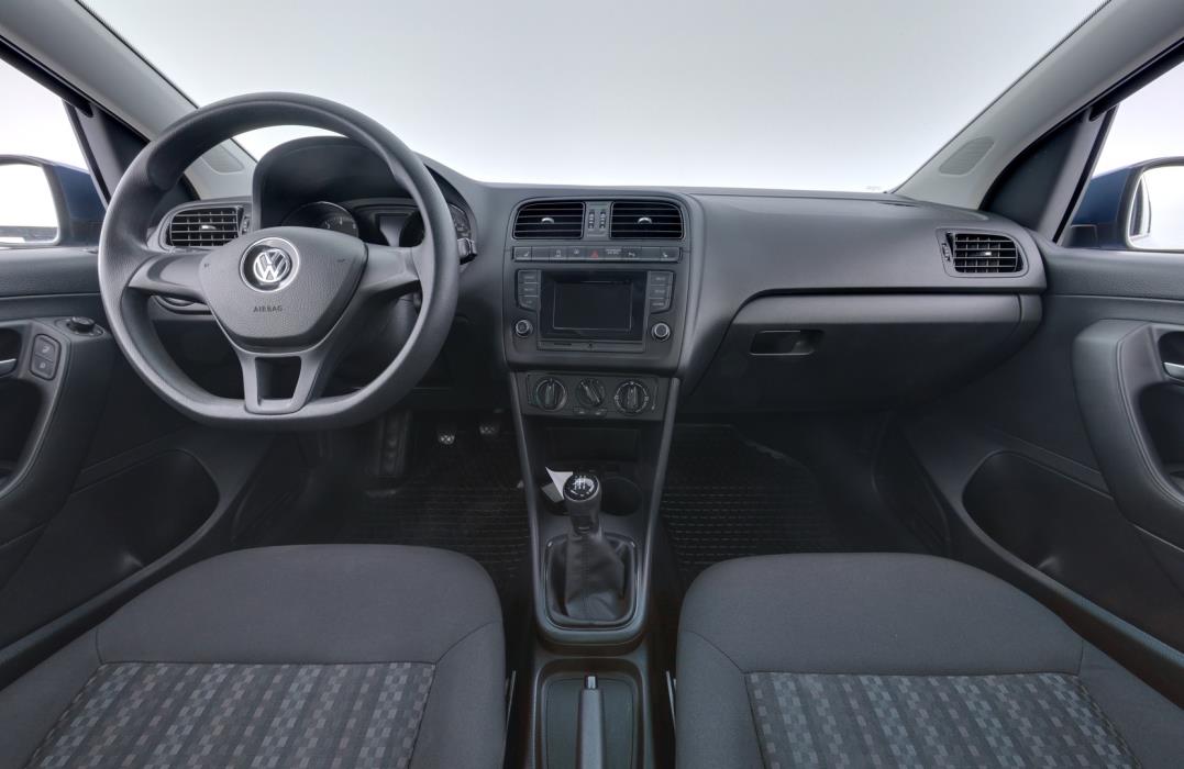 VOLKSWAGEN Polo 2015