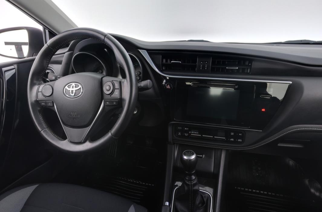 TOYOTA Auris 2016