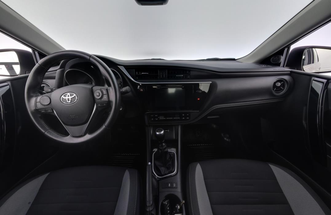 TOYOTA Auris 2016