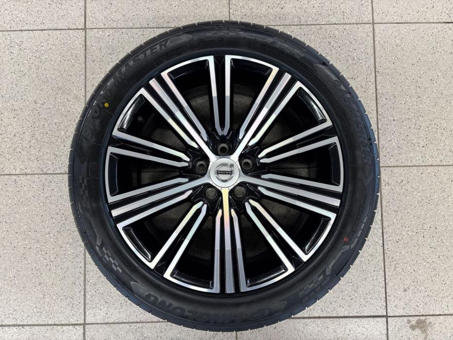 VOLVO V60 2021