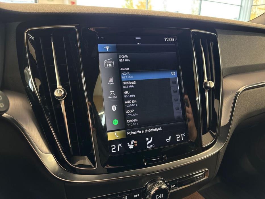 VOLVO V60 2021