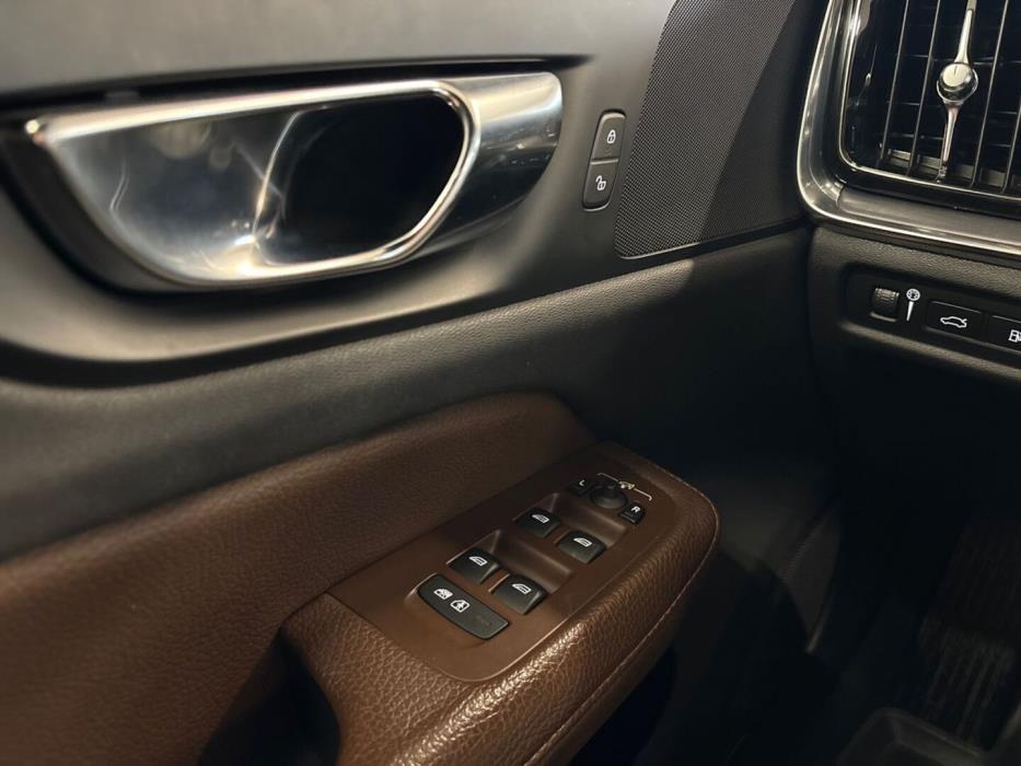 VOLVO V60 2021