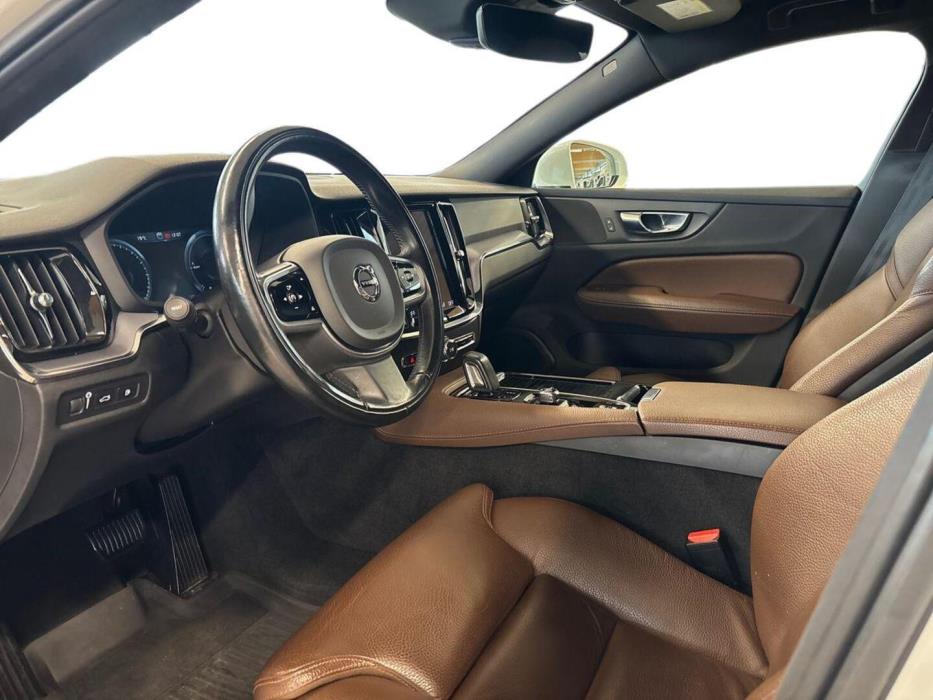 VOLVO V60 2021