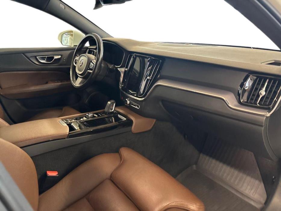 VOLVO V60 2021