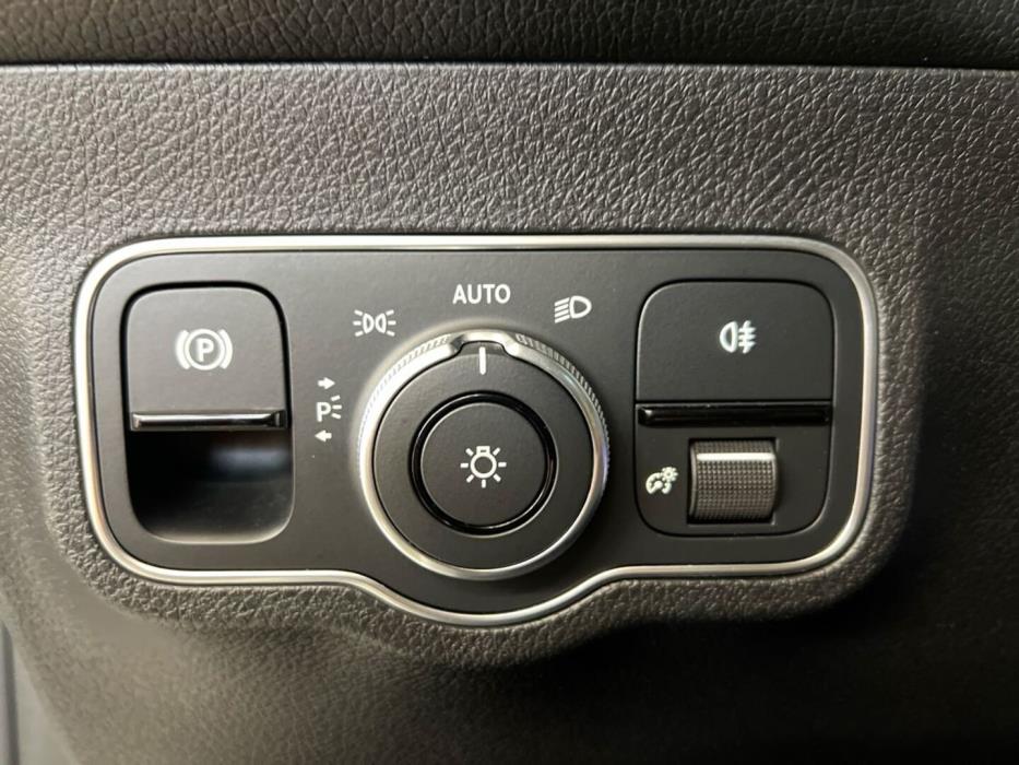 MERCEDES-BENZ EQB 2022