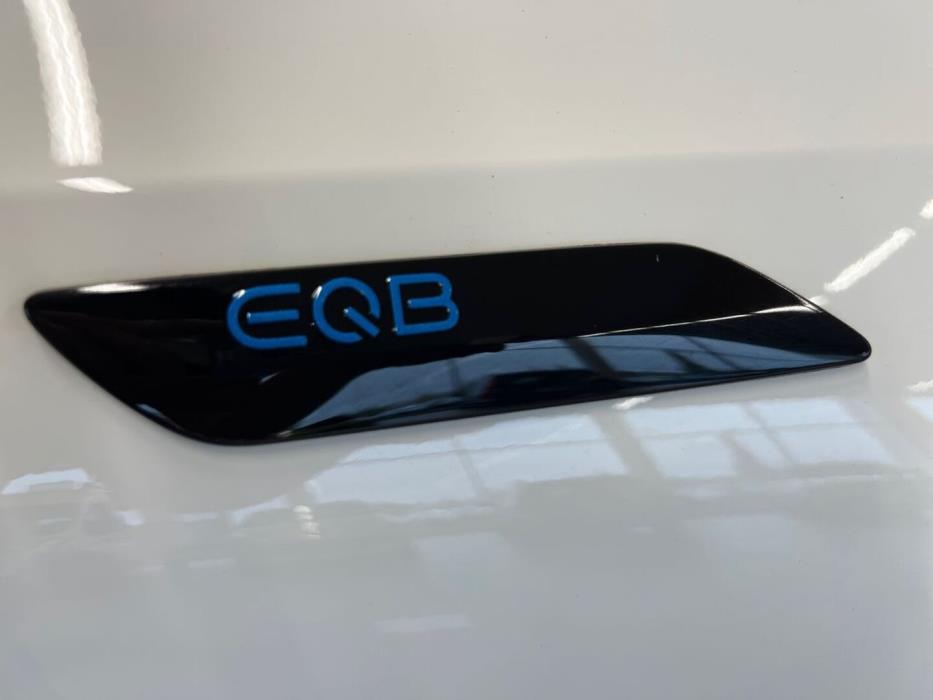 MERCEDES-BENZ EQB 2022