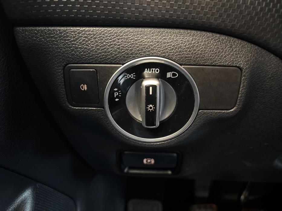 MERCEDES-BENZ A 2015