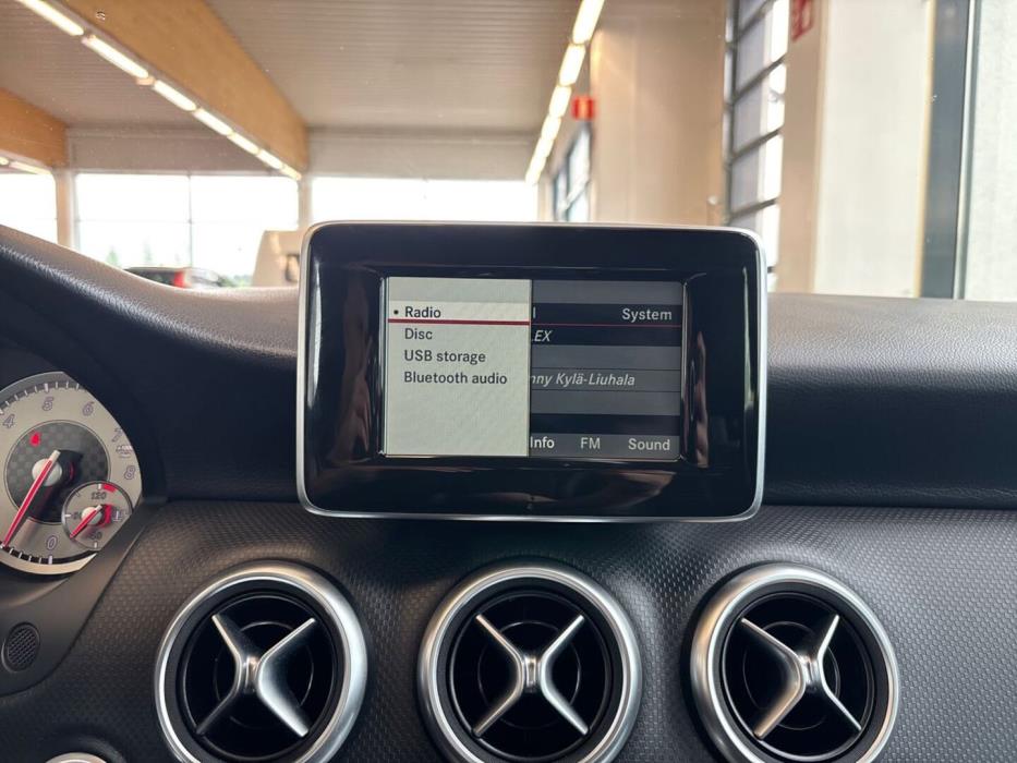 MERCEDES-BENZ A 2015