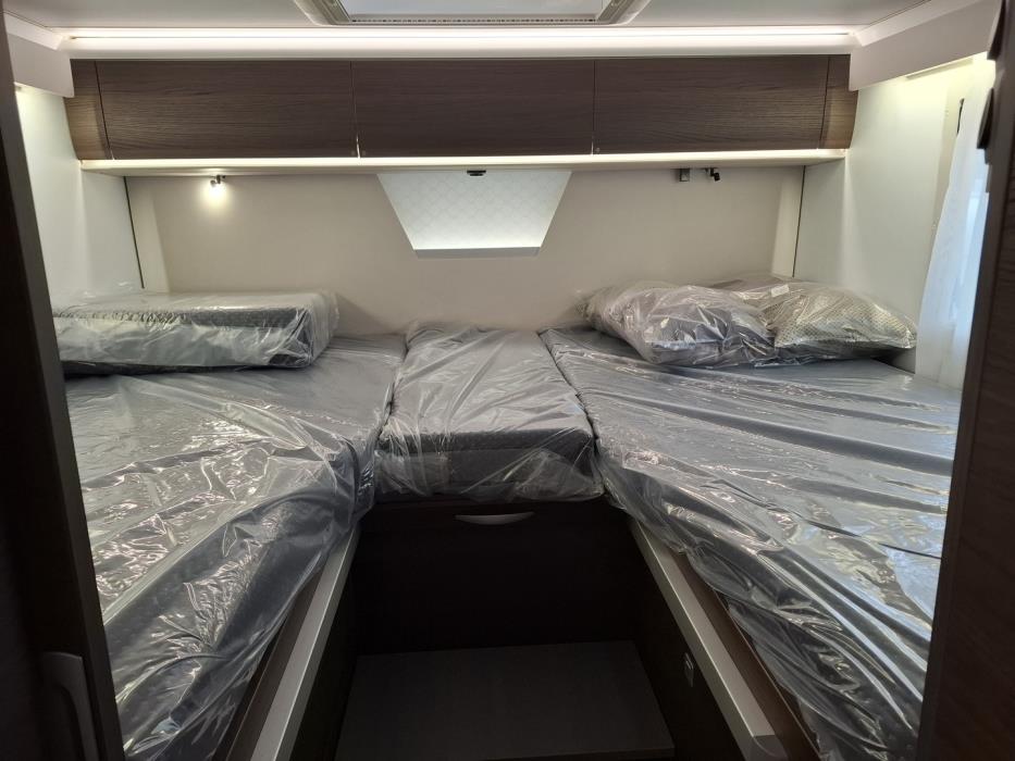 ADRIA MATRIX SUPREME 670 DL 2025