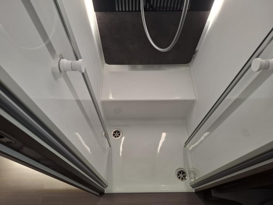 ADRIA MATRIX SUPREME 670 DL 2025