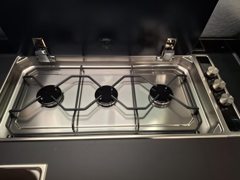 ADRIA MATRIX SUPREME 670 DL 2025