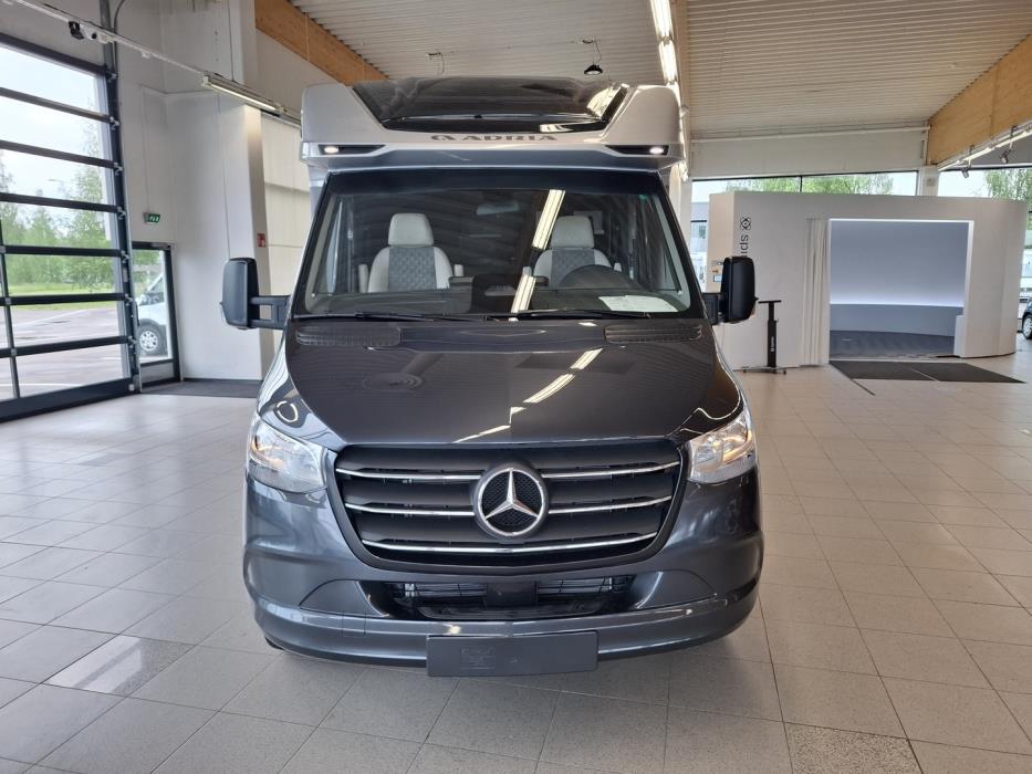 ADRIA MATRIX SUPREME 670 DL 2025