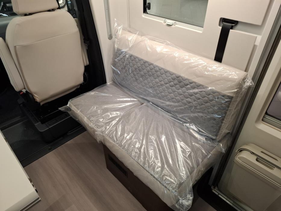ADRIA MATRIX SUPREME 670 DL 2025